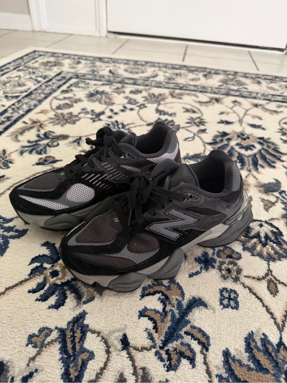New Balance Men's Black & Gray Running Sneakers